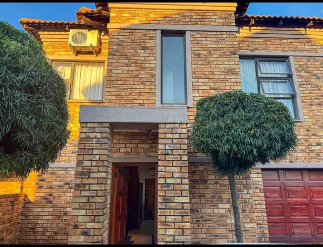 3 BEDROOM HOUSE FOR SALE IN MONDEOR